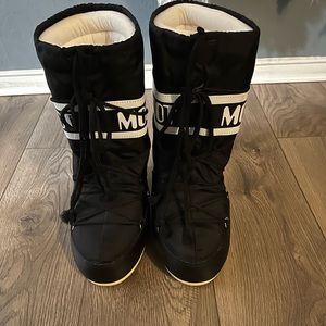 Moon Snow Boots ❄️